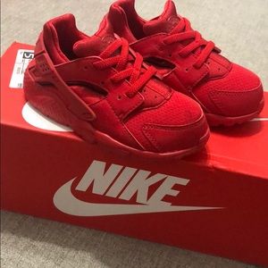 Red huaraches size 9c